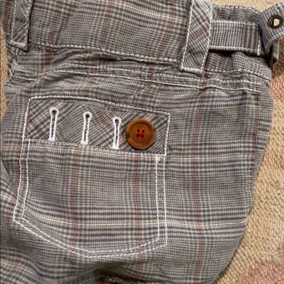 (24) Plaid Guess Shorts - Picture 4 of 7